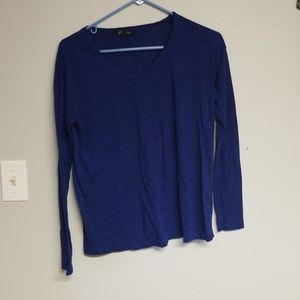 Loose fitting long sleeve shirt